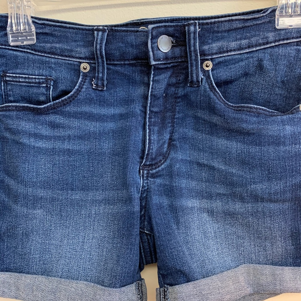 Universal Thread Denim Shorts. Size 0/25 - Picture 5 of 7